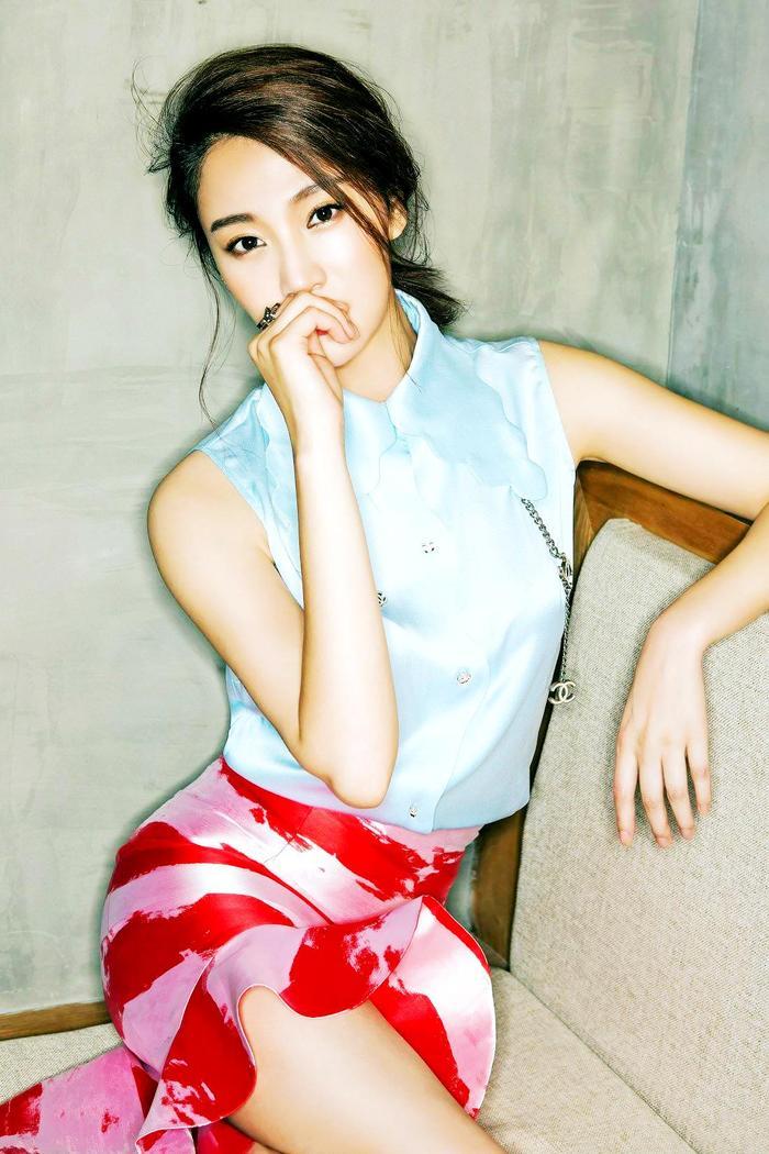 “秀丽女王”侯梦莎一组高清唯美壁纸图，网友：让人很心动