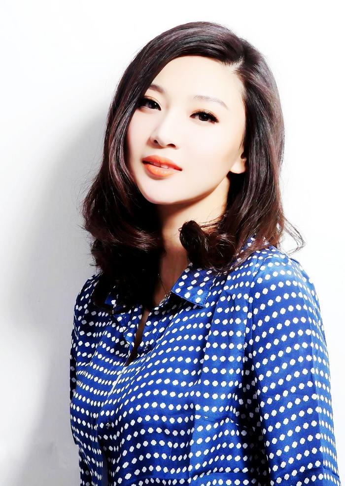 “秀丽女王”侯梦莎一组高清唯美壁纸图，网友：让人很心动