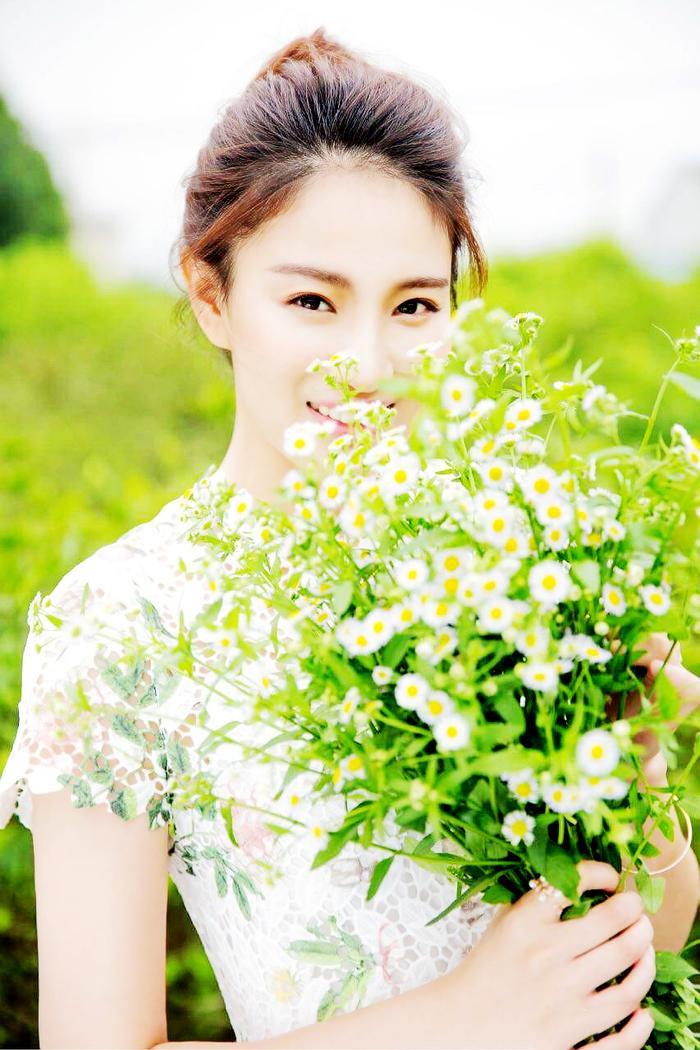 “秀丽女王”侯梦莎一组高清唯美壁纸图，网友：让人很心动