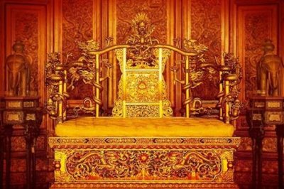 ​普通人坐龙椅的下场