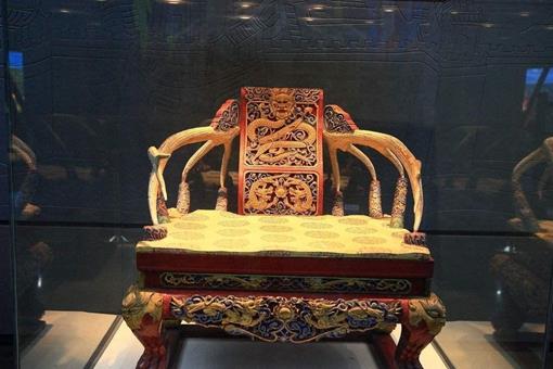 普通人坐龙椅的下场