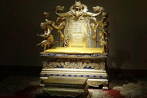 普通人坐龙椅的下场