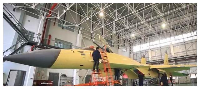 大国威武!揭密重型制空机 歼-11D原型首曝光
