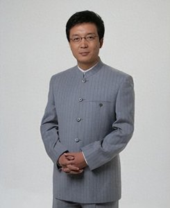 ​主持人路一鸣：娶校花学妹，45岁离开央视，如今开启了第二人生