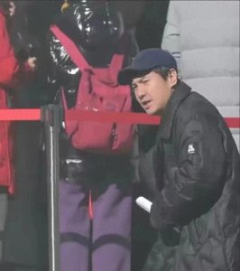 ​央视春晚第二次彩排：明星陈容引争议，网友喊话重播2013年春晚。