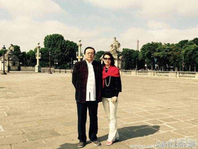 节目主持人、制片人:荆慕瑶