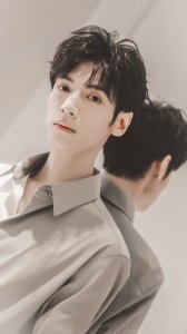 ​罗云熙、范丞丞、林允等明星的小八卦