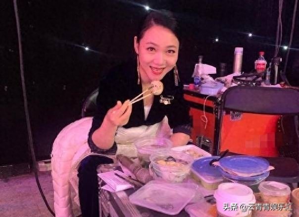 周群曾是安徽卫视主持一姐，老公至今是个迷