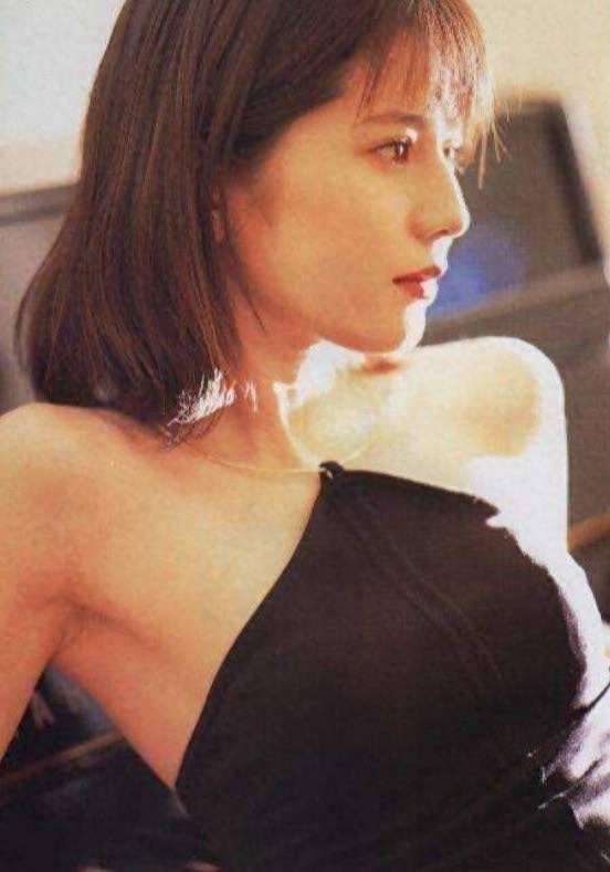 大石惠：日本国宝级美女气象主持人