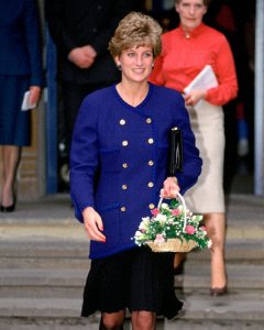 ​戴安娜王妃与经典的CHANEL香奈儿裙装套装