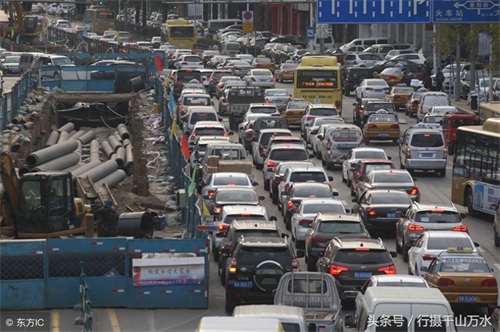 十一公路大拥堵9张图，车辆堵成粥，今年你又被堵在路上了吗？