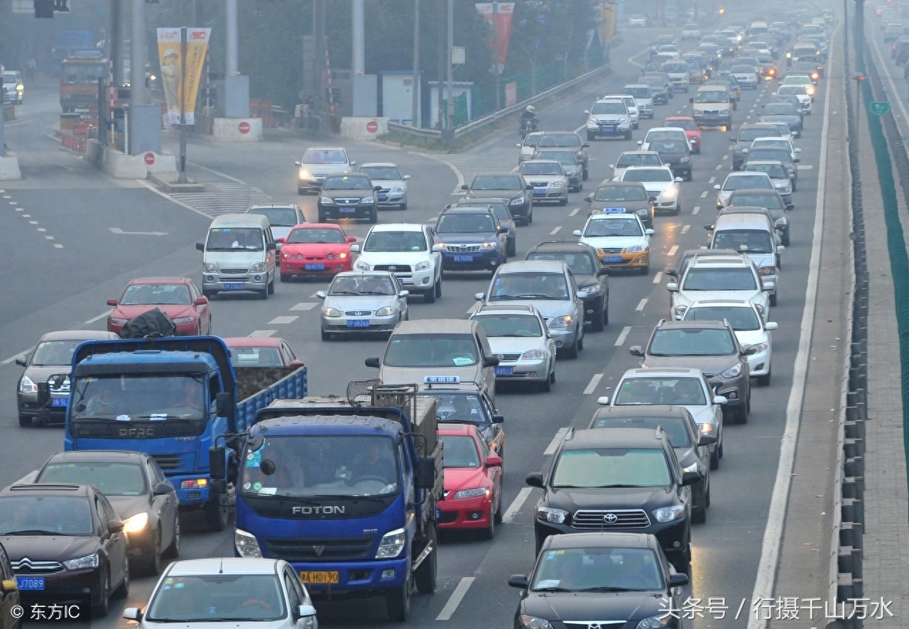 十一公路大拥堵9张图，车辆堵成粥，今年你又被堵在路上了吗？