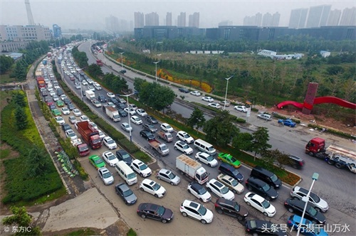 十一公路大拥堵9张图，车辆堵成粥，今年你又被堵在路上了吗？