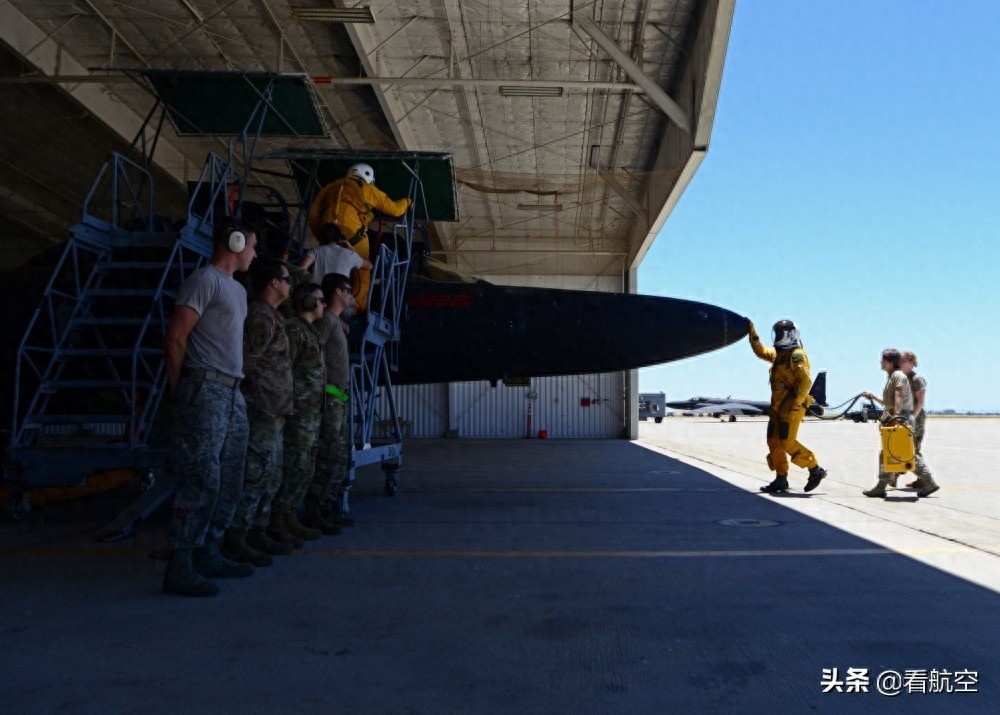 揭秘U-2高空侦察机！飞行在大气层边缘