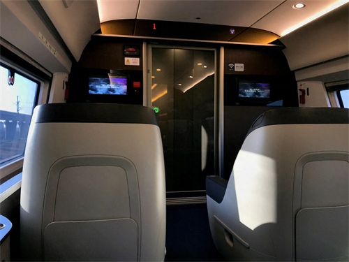 坐高铁动车的商务座是怎样一种体验?带大家看看