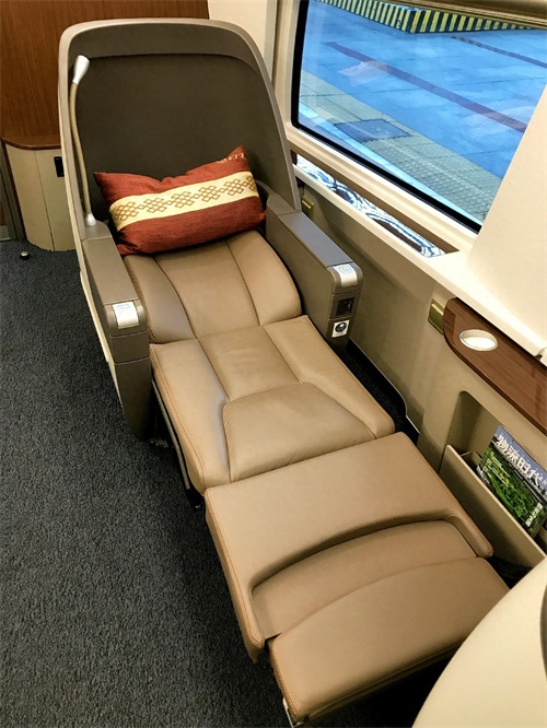 坐高铁动车的商务座是怎样一种体验?带大家看看