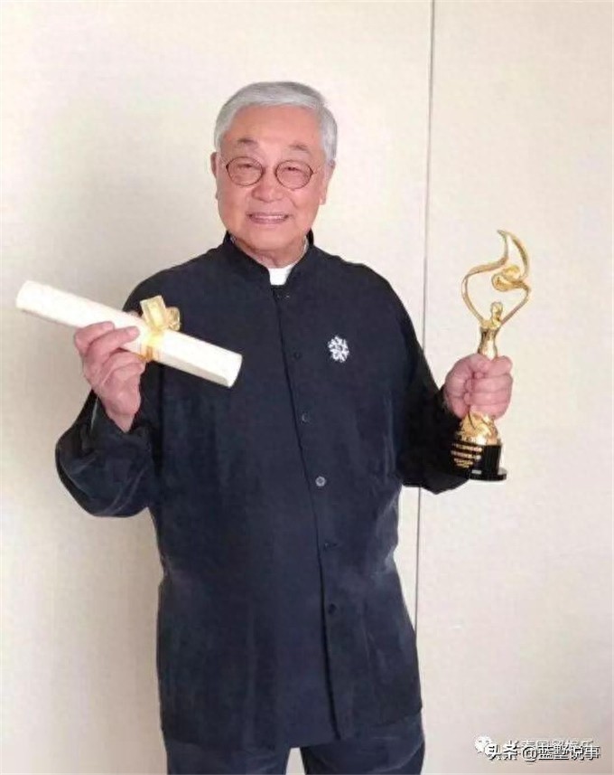 记得《射雕》“黄老邪”吗？如今“蓉儿”不在“老人家”85 岁了