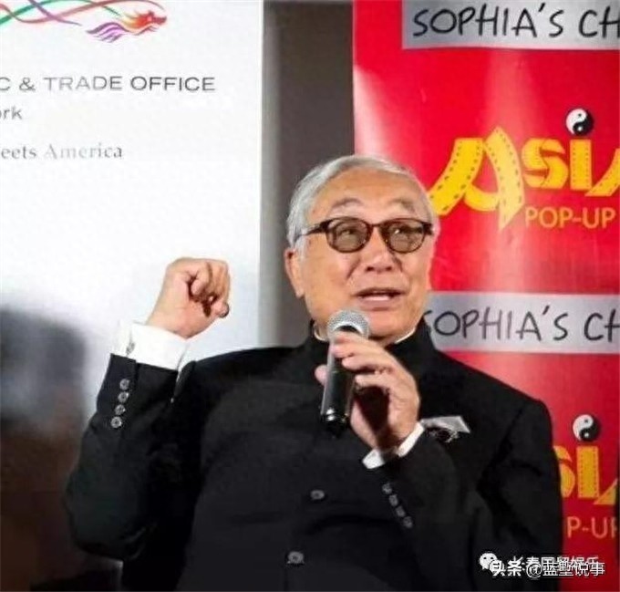 记得《射雕》“黄老邪”吗？如今“蓉儿”不在“老人家”85 岁了