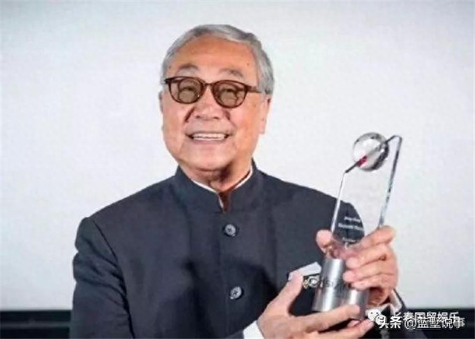 记得《射雕》“黄老邪”吗？如今“蓉儿”不在“老人家”85 岁了