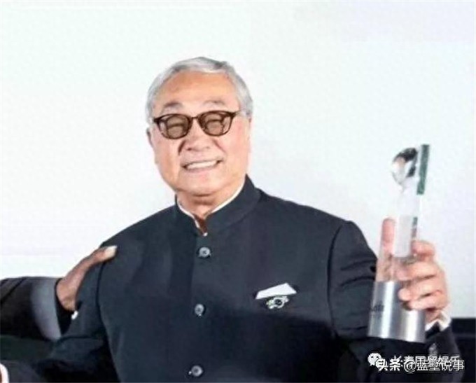 记得《射雕》“黄老邪”吗？如今“蓉儿”不在“老人家”85 岁了