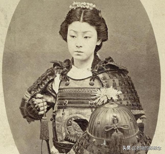 原来日本武士也有女性，百年前日本女武士真容照曝光，还没刀高呢