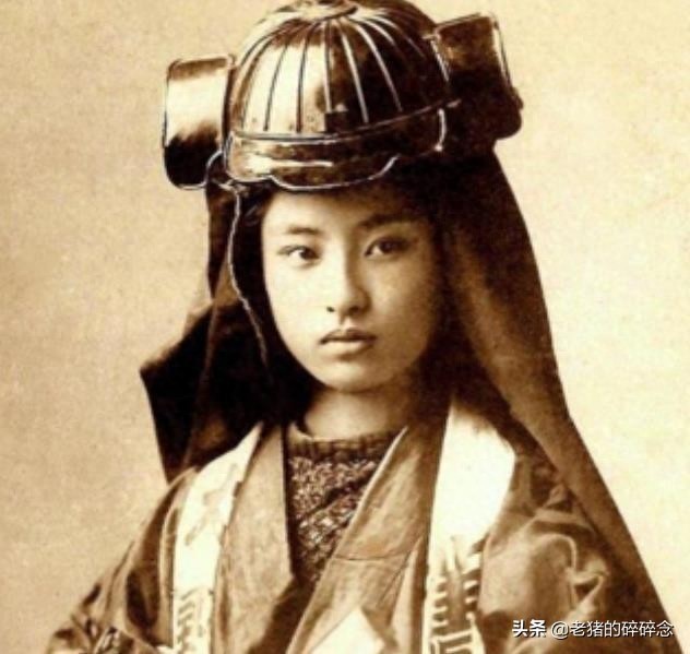 原来日本武士也有女性，百年前日本女武士真容照曝光，还没刀高呢