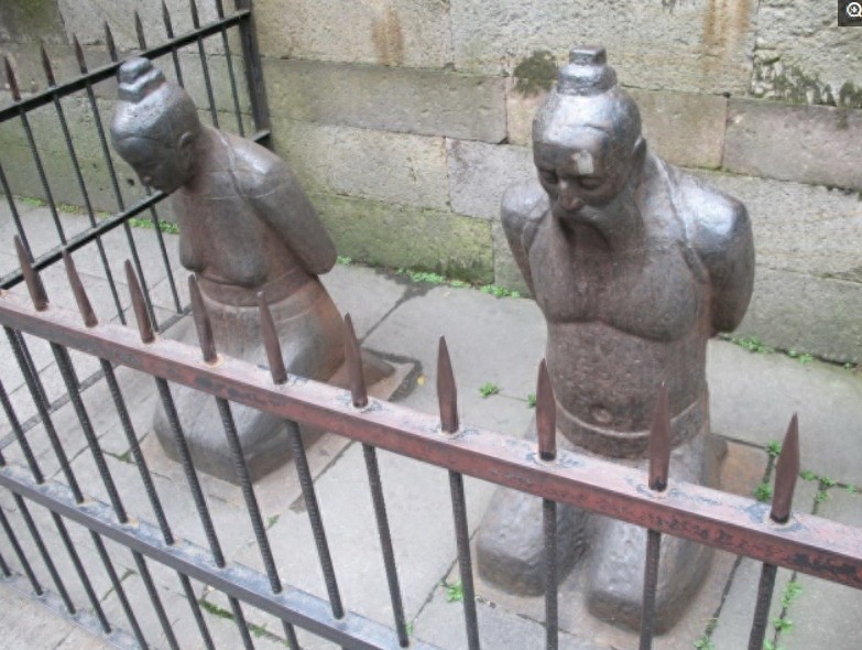 秦桧夫妻跪像9张:全国处处有雕像,挨骂下跪800年