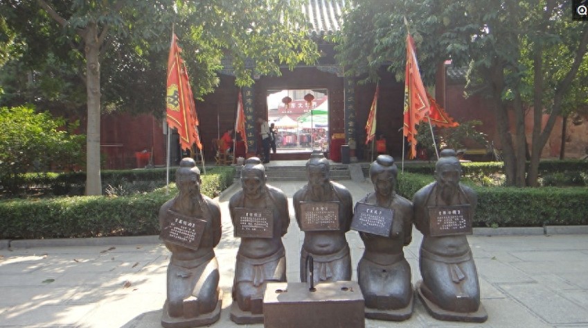 秦桧夫妻跪像9张:全国处处有雕像,挨骂下跪800年