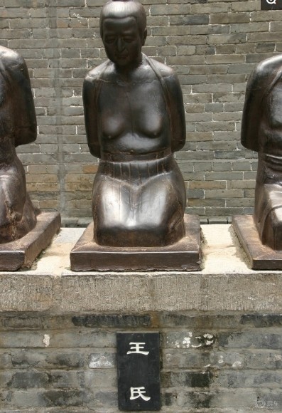 秦桧夫妻跪像9张:全国处处有雕像,挨骂下跪800年