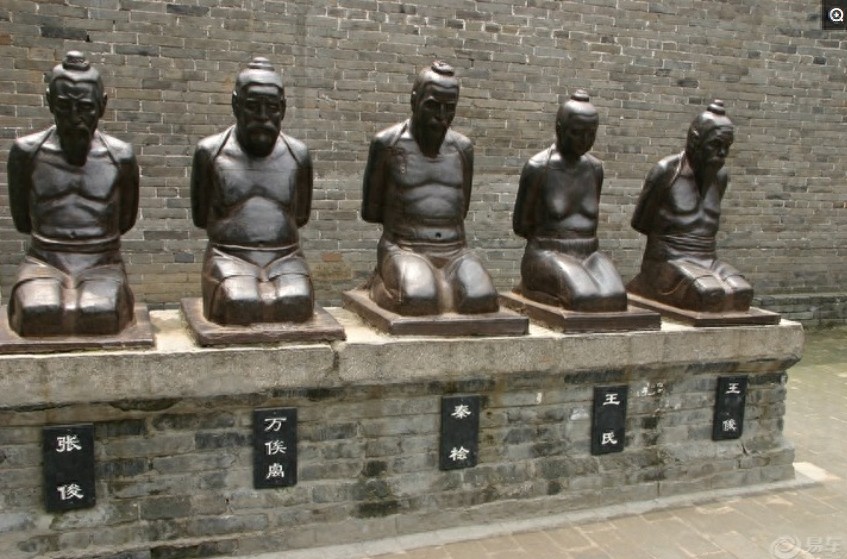 秦桧夫妻跪像9张:全国处处有雕像,挨骂下跪800年