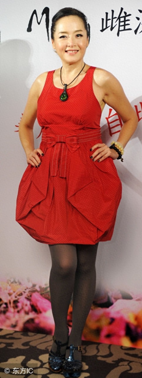 恬妞：万梓良前妻，女人味十足