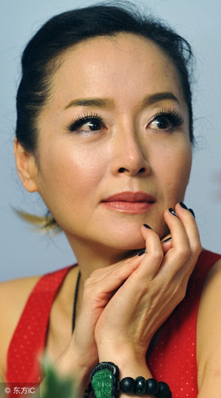 恬妞：万梓良前妻，女人味十足