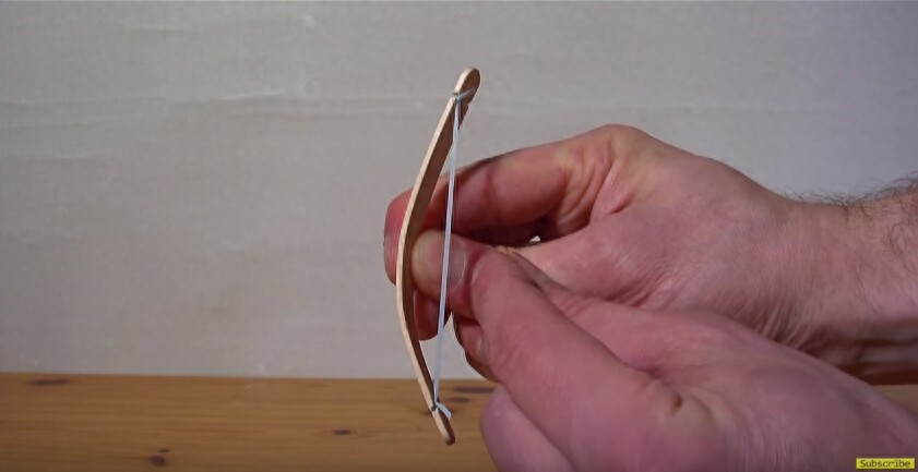 国外网友自制迷你弓箭,看完后大家都对他竖起大拇指