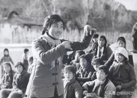 一组大寨“铁姑娘”郭凤莲照片