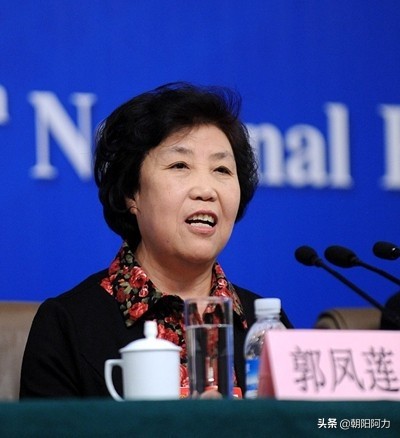 一组大寨“铁姑娘”郭凤莲照片