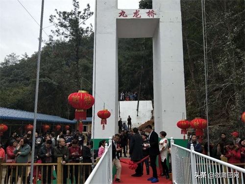 莆田九龙谷玻璃天桥，看上去可怕走上去一点也不害怕