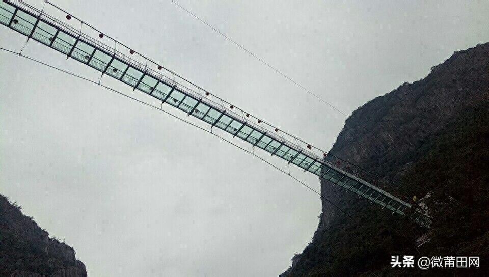 莆田九龙谷玻璃天桥，看上去可怕走上去一点也不害怕