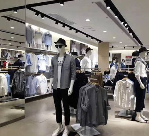 以纯是哪个国家的牌子(以纯和安踏哪个牌子大)-图3