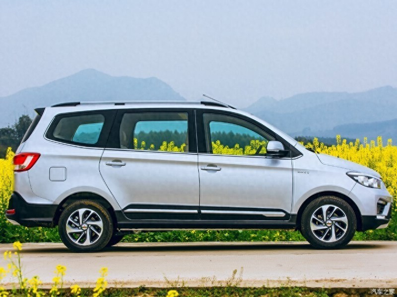 7万可买最实用车:五菱宏光S1,中国神车榜排第一的大哥