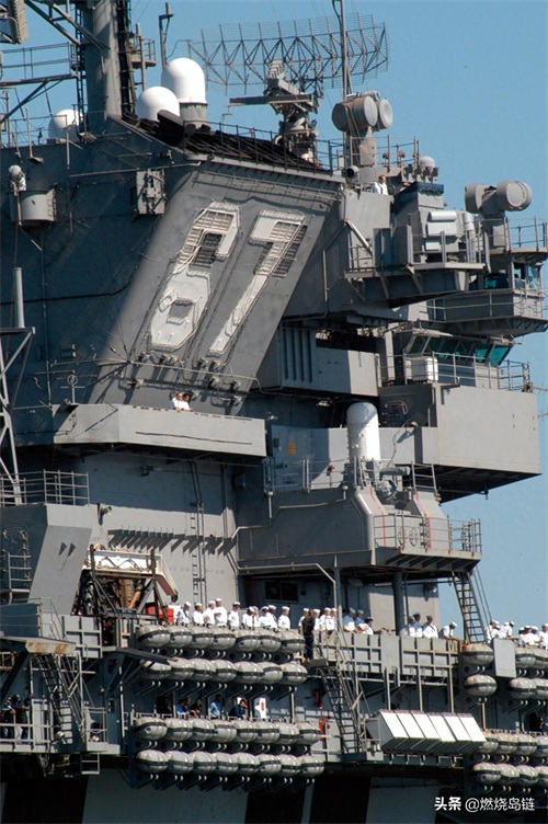 世界常规动力航母的巅峰——已经退役的美国“小鹰”级航空母舰