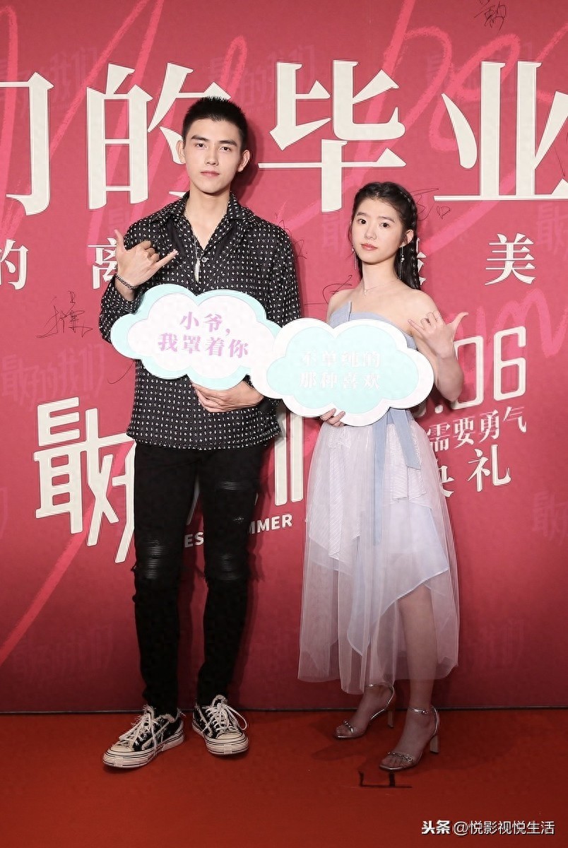 清纯可爱的外表下的“何蓝逗”，却拥有着一颗爱搞怪的心？