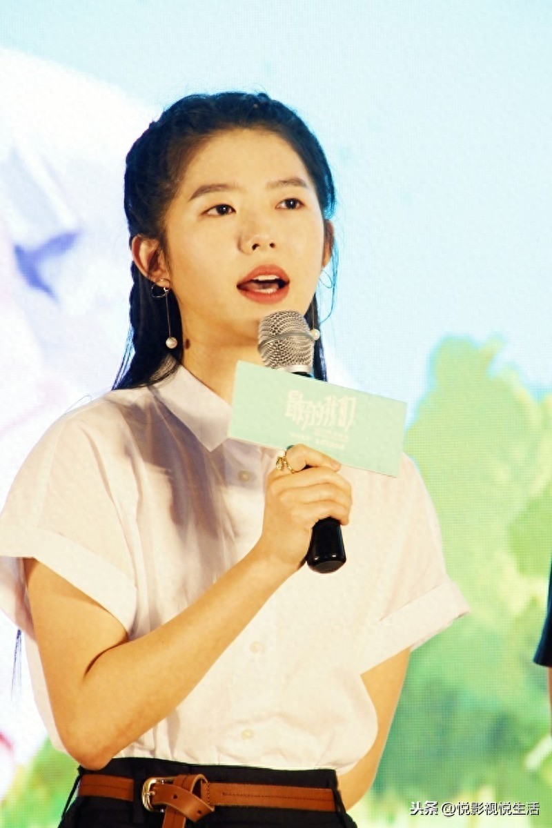 清纯可爱的外表下的“何蓝逗”，却拥有着一颗爱搞怪的心？