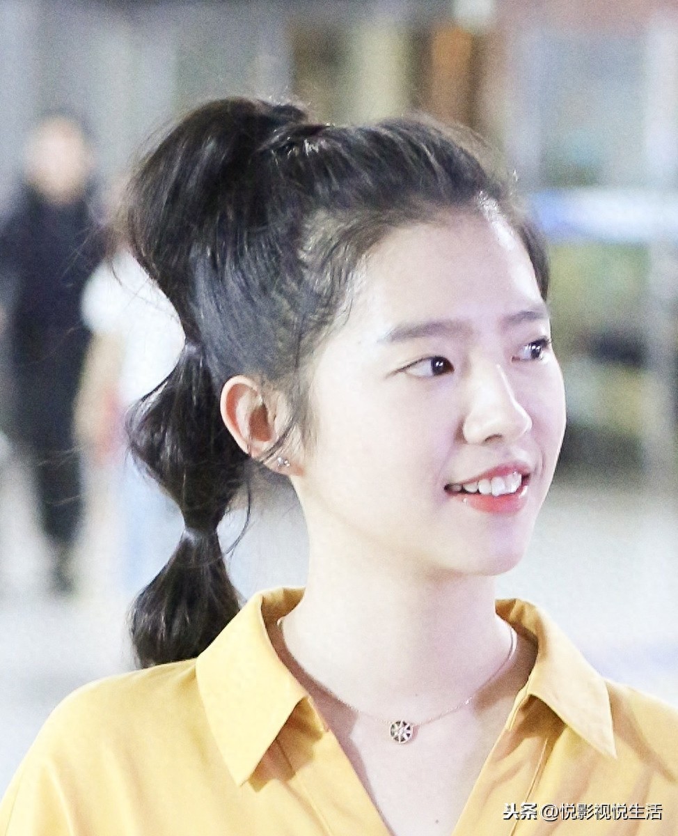 清纯可爱的外表下的“何蓝逗”，却拥有着一颗爱搞怪的心？