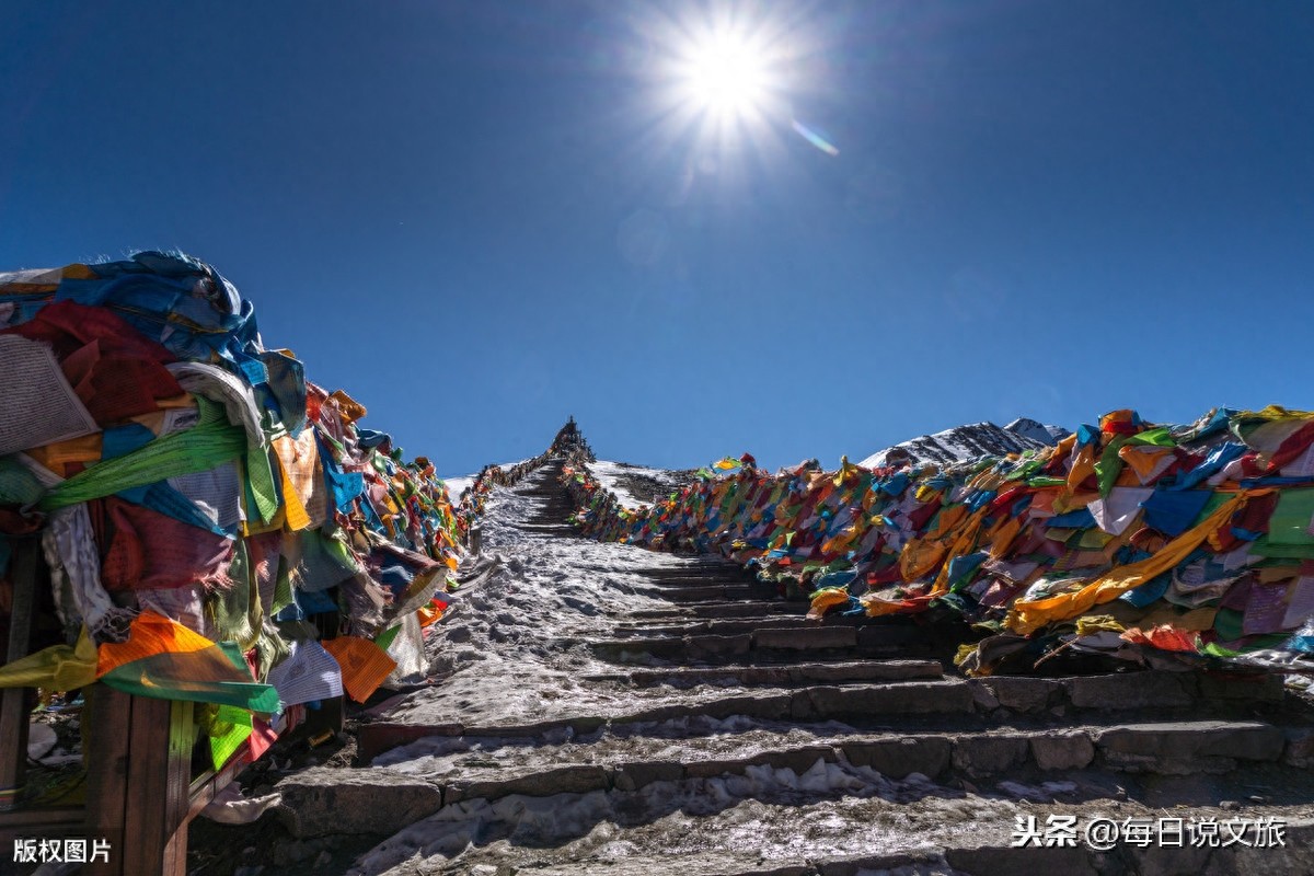四川甘孜：浩瀚星空美如画卷，塔公草原引人入胜