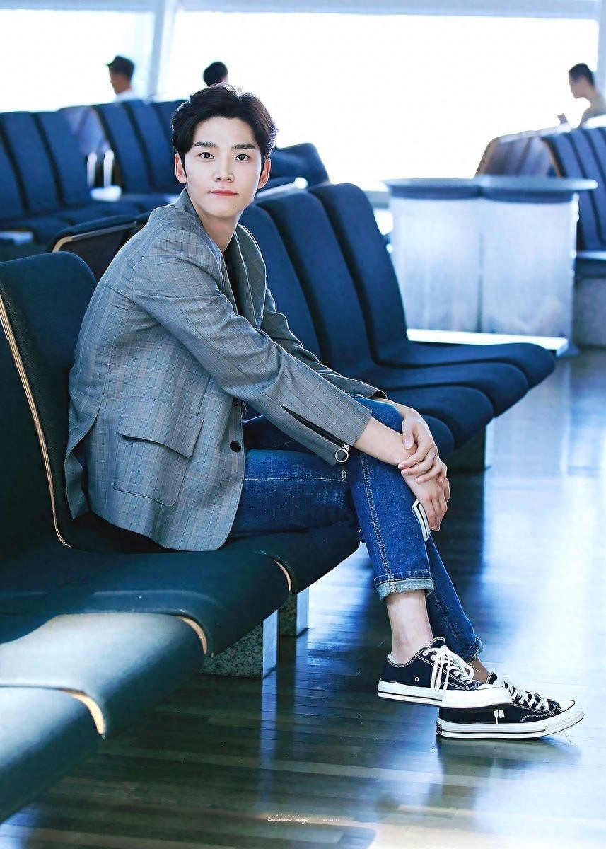 韩国新生代偶像金路云