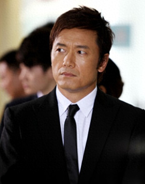 周润发被尊称为二哥,谢贤被称为四哥,那么大哥,三哥究竟是谁?