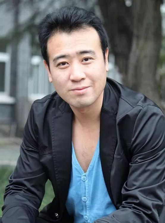 隐瞒多年，49岁于和伟老婆曝光，结婚多年成模范夫妻