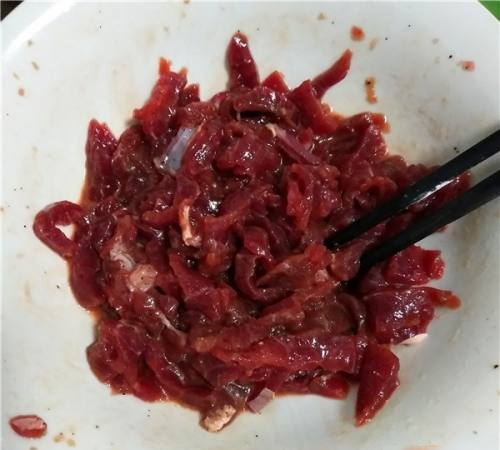 炒牛肉怎么炒好吃,如何炒牛肉又嫩又好吃窍门图2