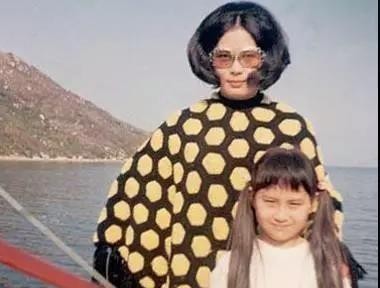 赌王有四任妻子，只有她是最爱何鸿燊的