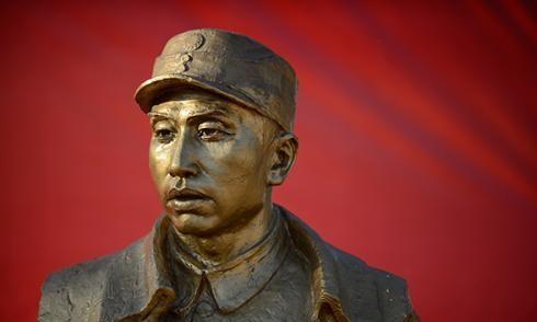 他是八路军牺牲的最高将领, 6年后妻子改嫁, 如今子女怎样了?